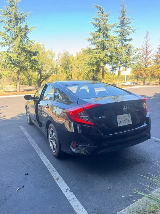 2018 Honda Civic 10th Gen - Image 6 of 16