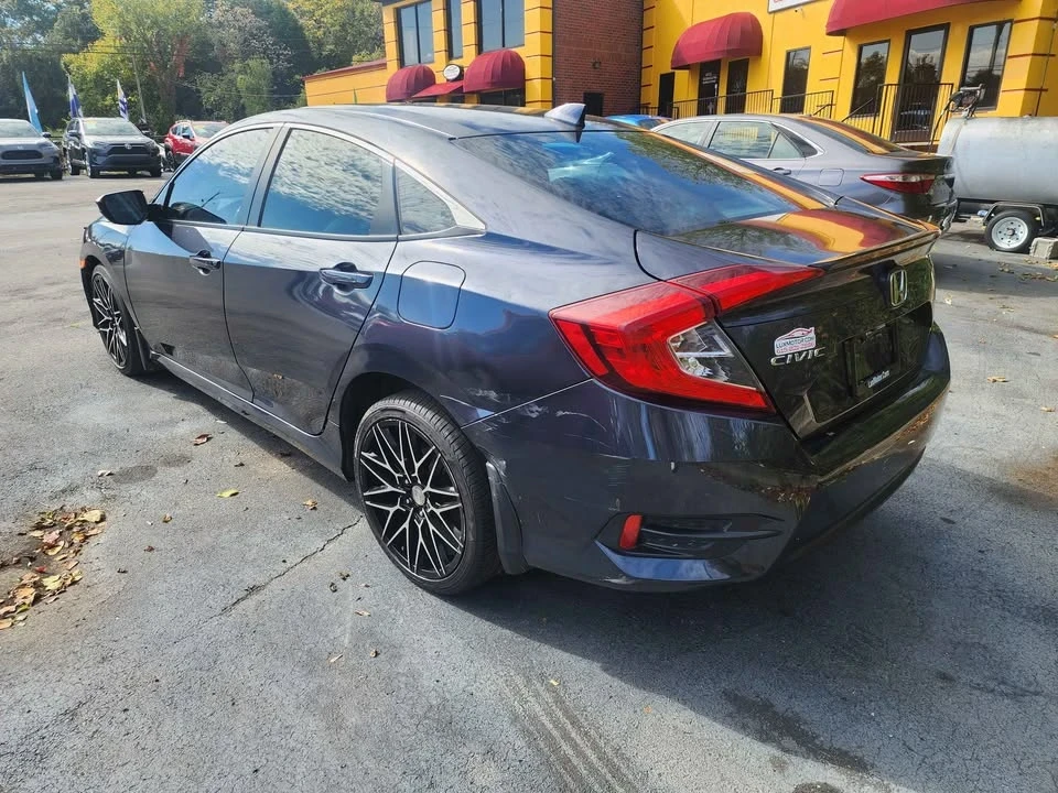 2018 Honda Civic 10th Gen - Image 7 of 11