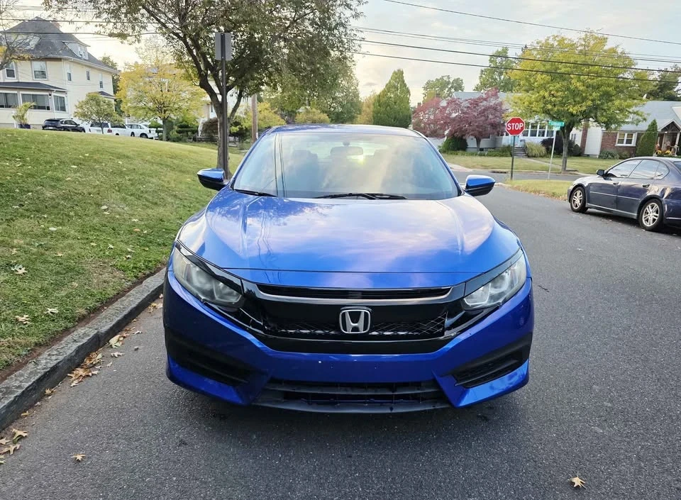 2018 Honda Civic 10th Gen - Image 3 of 11
