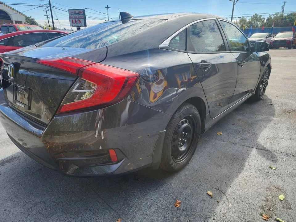 2018 Honda Civic 10th Gen - Image 5 of 11