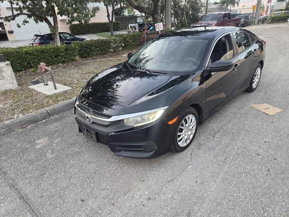 2018 Honda Civic 10th Gen - Image 5 of 9