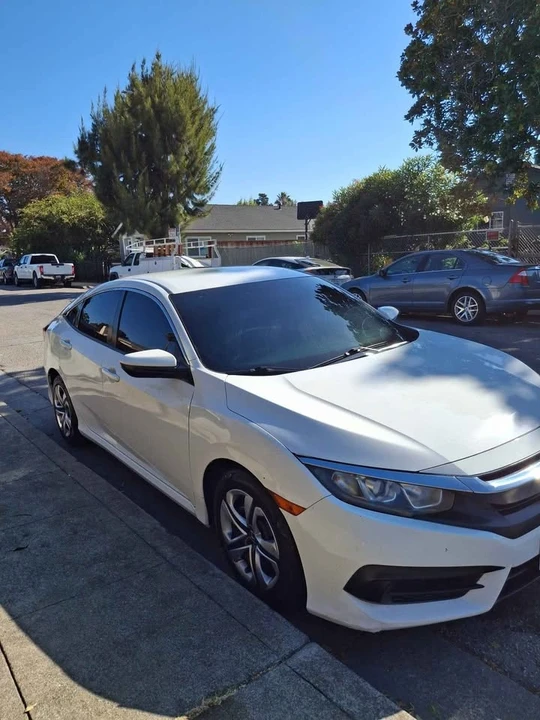 2018 Honda Civic 10th Gen - Image 5 of 17