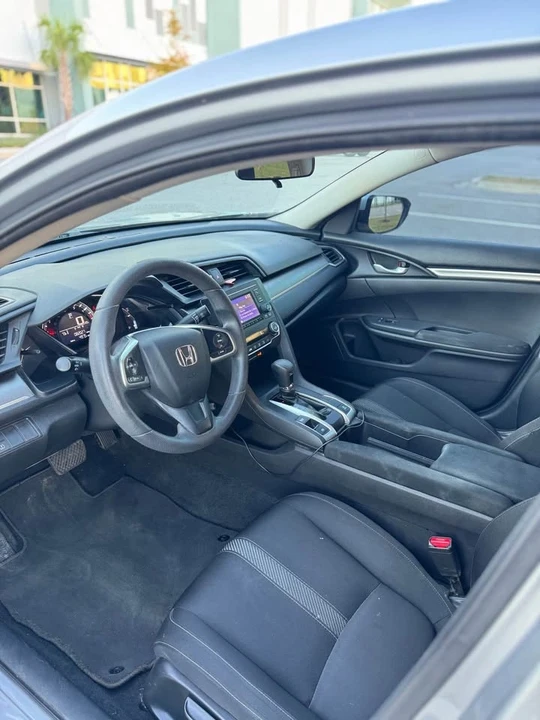 2018 Honda Civic 10th Gen - Image 8 of 12