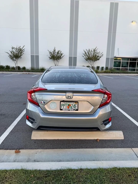2018 Honda Civic 10th Gen - Image 7 of 12
