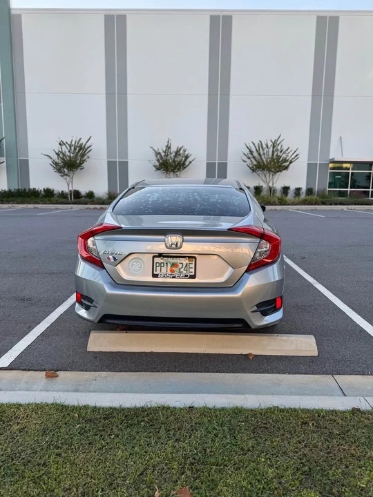 2018 Honda Civic 10th Gen - Image 6 of 12