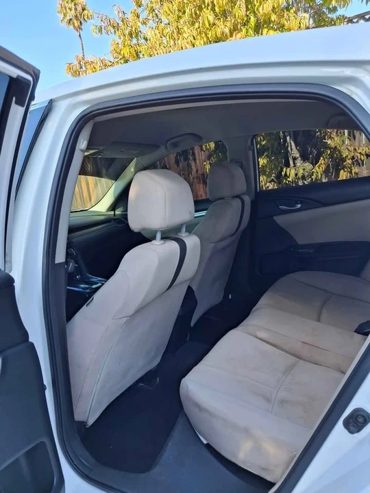 2018 Honda Civic 10th Gen - Image 8 of 17