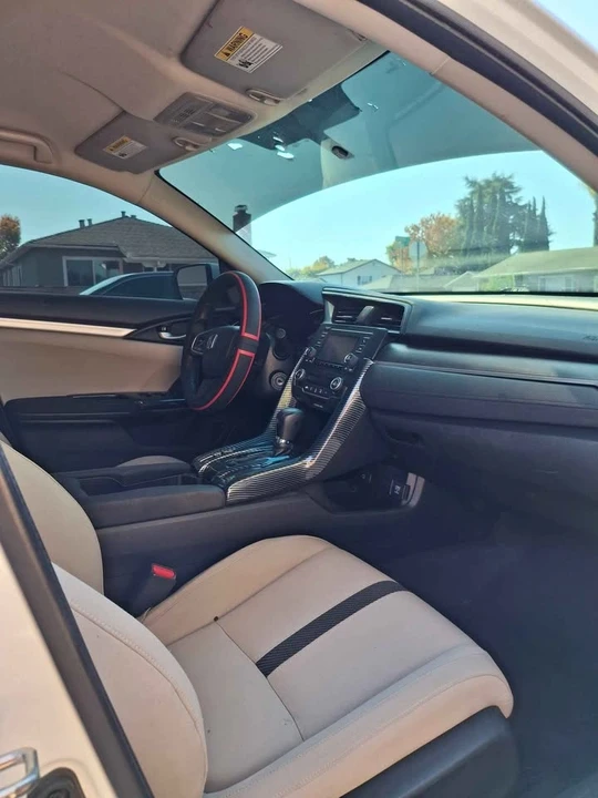2018 Honda Civic 10th Gen - Image 10 of 17