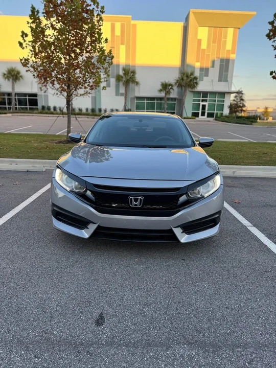2018 Honda Civic 10th Gen - Image 3 of 12