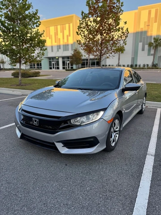 2018 Honda Civic 10th Gen - Image 2 of 12