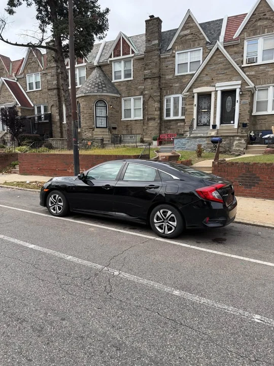 2018 Honda Civic 10th Gen - Image 5 of 13