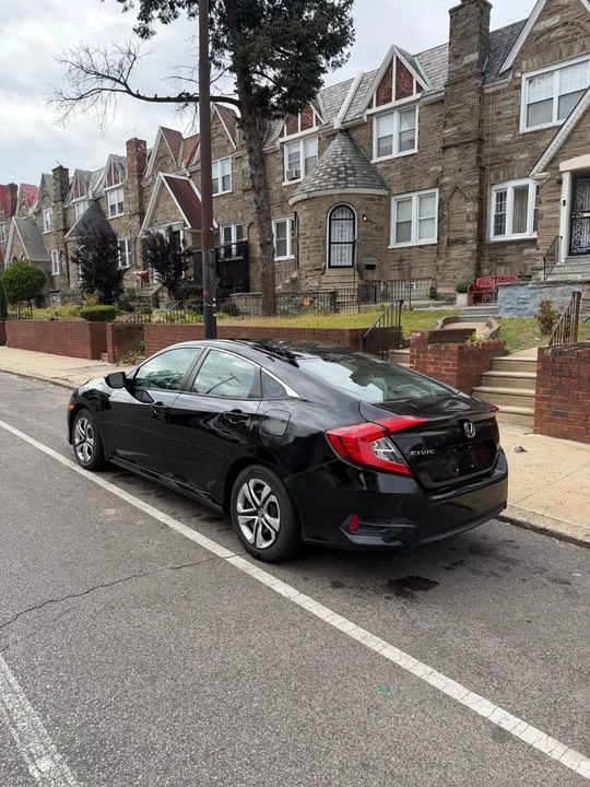 2018 Honda Civic 10th Gen - Image 6 of 13