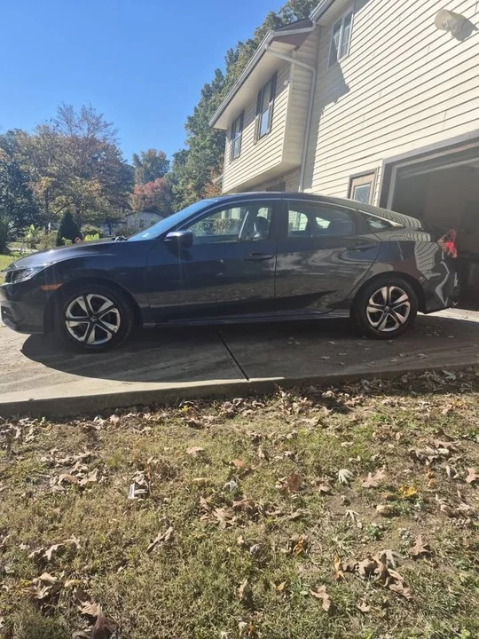 2018 Honda Civic 10th Gen - Image 4 of 10
