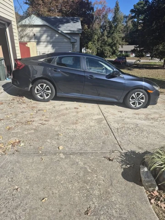 2018 Honda Civic 10th Gen - Image 2 of 10