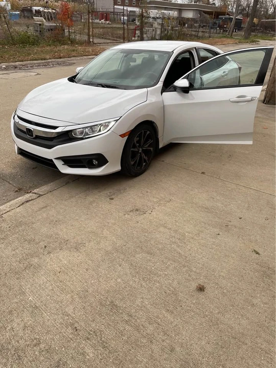 2018 Honda Civic 10th Gen - Image 2 of 10