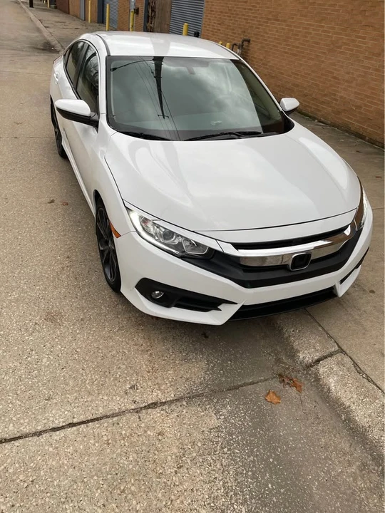 2018 Honda Civic 10th Gen - Image 4 of 10
