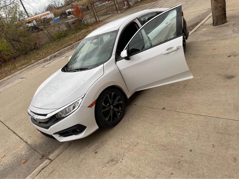 2018 Honda Civic 10th Gen - Image 3 of 10