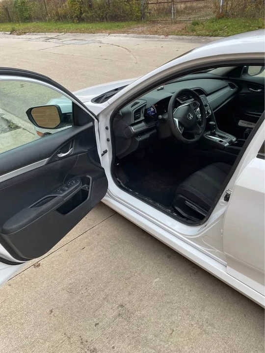 2018 Honda Civic 10th Gen - Image 8 of 10