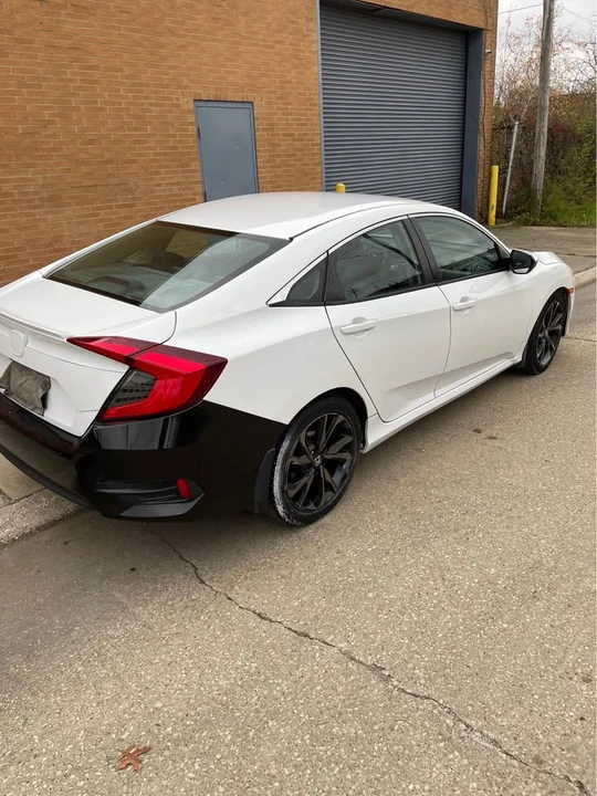 2018 Honda Civic 10th Gen - Image 6 of 10