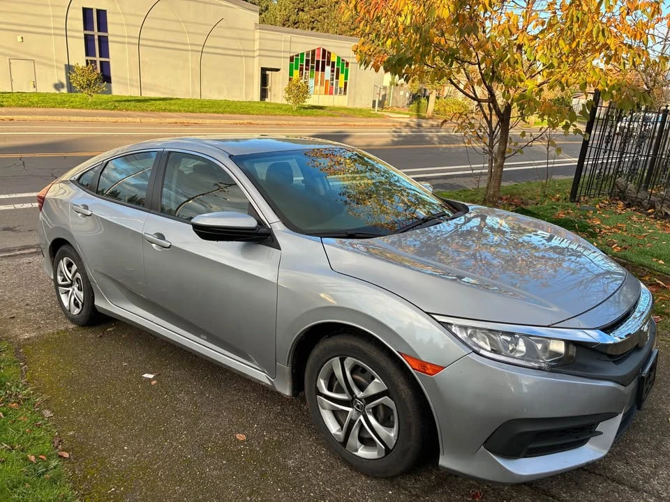 2018 Honda Civic 10th Gen - Image 2 of 5