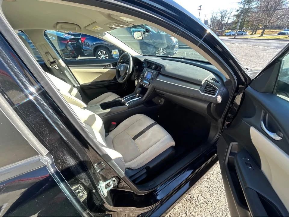 2018 Honda Civic 10th Gen - Image 11 of 18