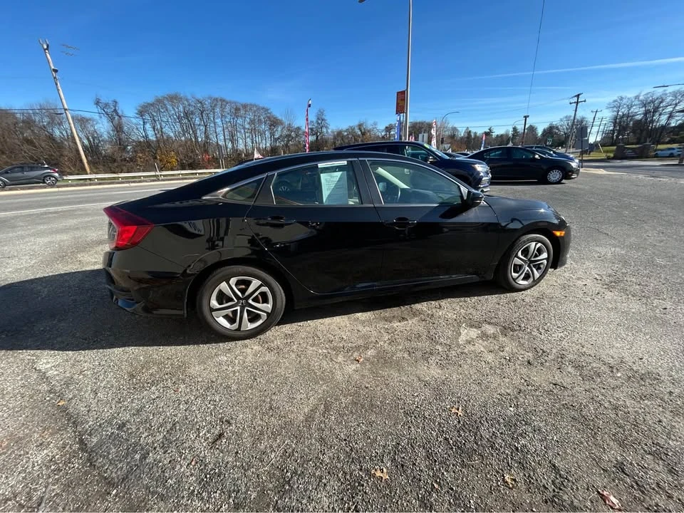 2018 Honda Civic 10th Gen - Image 10 of 18