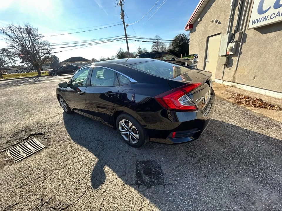 2018 Honda Civic 10th Gen - Image 6 of 18