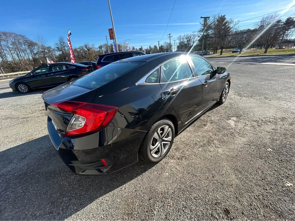 2018 Honda Civic 10th Gen - Image 9 of 18