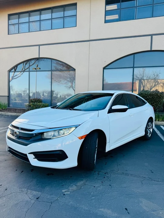 2018 Honda Civic 10th Gen - Image 3 of 10