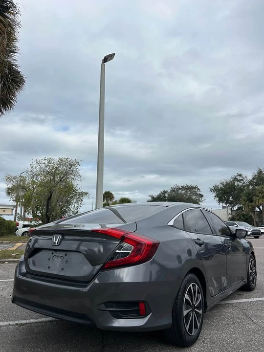 2018 Honda Civic 10th Gen - Image 5 of 9