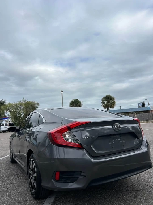 2018 Honda Civic 10th Gen - Image 3 of 9
