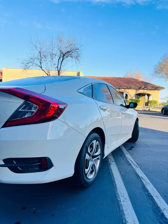 2018 Honda Civic 10th Gen - Image 4 of 10
