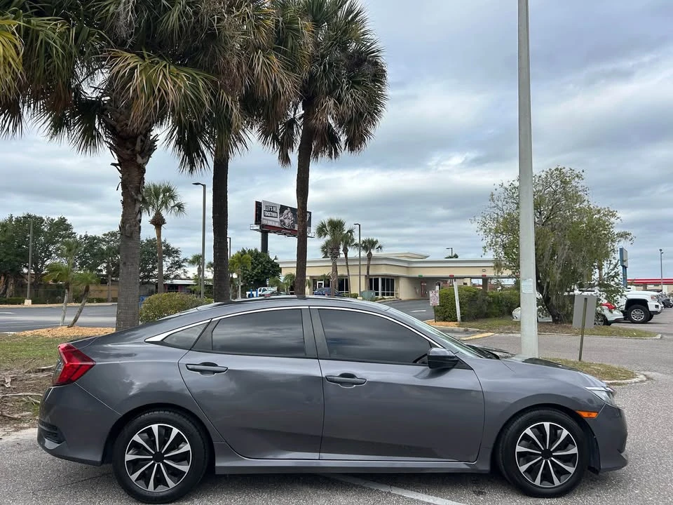 2018 Honda Civic 10th Gen - Image 6 of 9