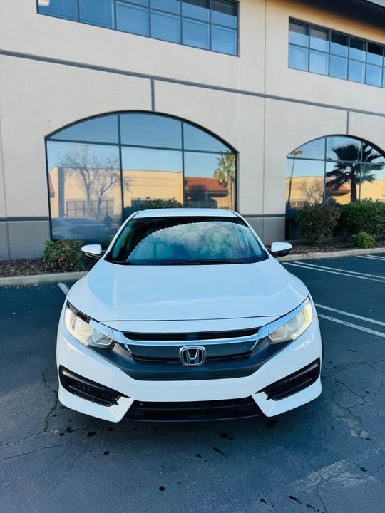 2018 Honda Civic 10th Gen - Image 2 of 10