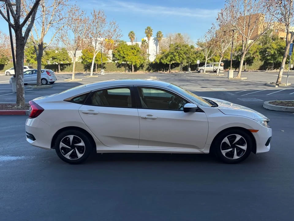 2018 Honda Civic 10th Gen - Image 6 of 10