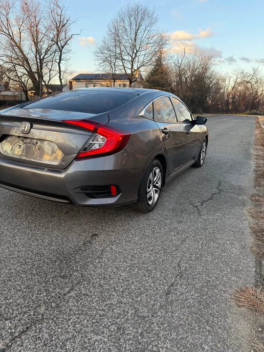 2018 Honda Civic 10th Gen - Image 6 of 13