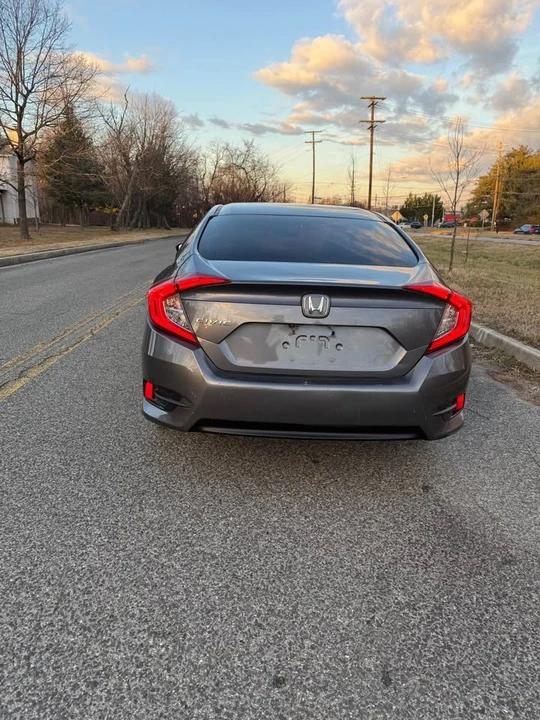 2018 Honda Civic 10th Gen - Image 8 of 13