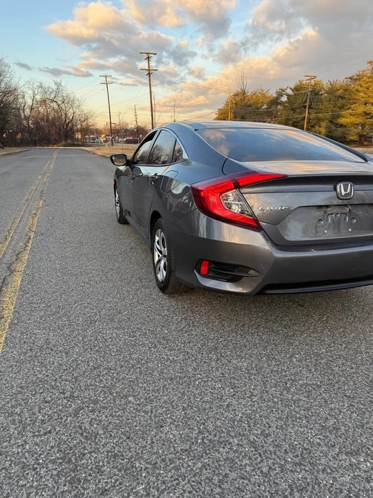 2018 Honda Civic 10th Gen - Image 7 of 13