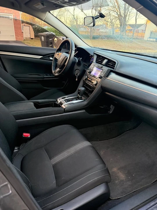 2018 Honda Civic 10th Gen - Image 10 of 13