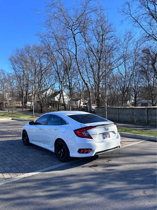 2018 Honda Civic 10th Gen - Image 5 of 7