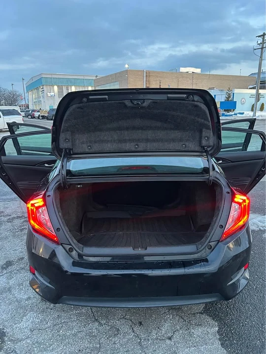 2018 Honda Civic 10th Gen - Image 8 of 10