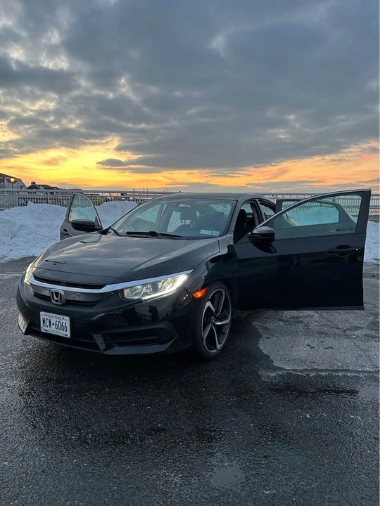 2018 Honda Civic 10th Gen - Image 2 of 10