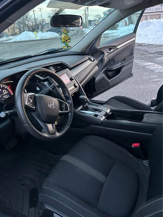 2018 Honda Civic 10th Gen - Image 4 of 10