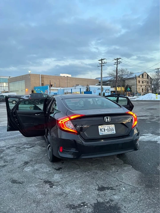 2018 Honda Civic 10th Gen - Image 7 of 10