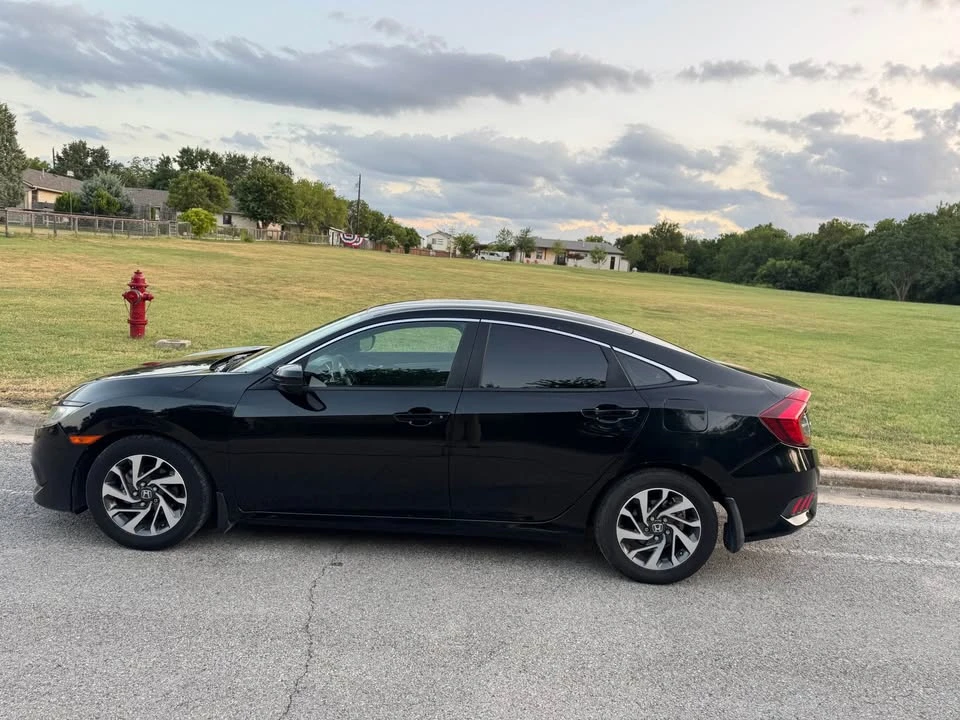 2018 Honda Civic 10th Gen - Image 2 of 11