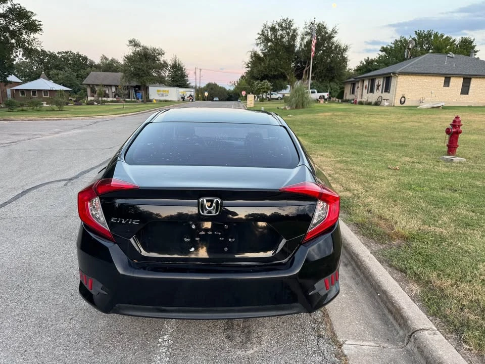 2018 Honda Civic 10th Gen - Image 3 of 11