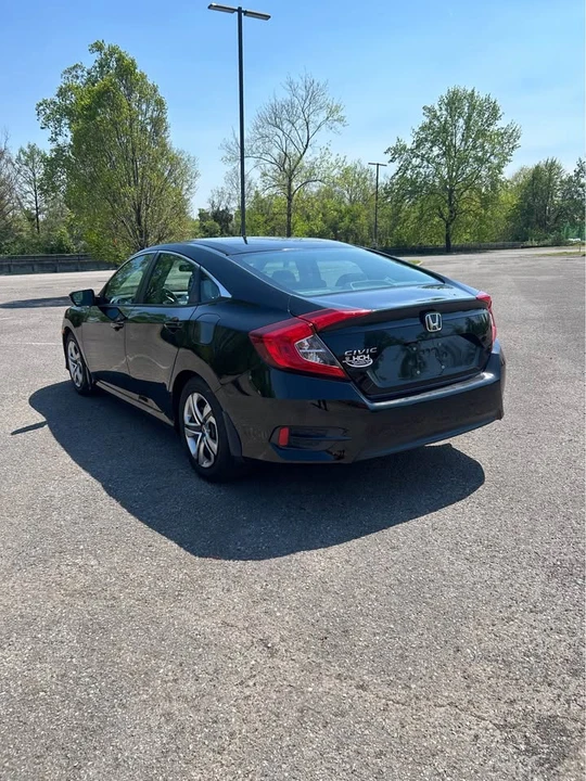 2018 Honda Civic 10th Gen - Image 4 of 15