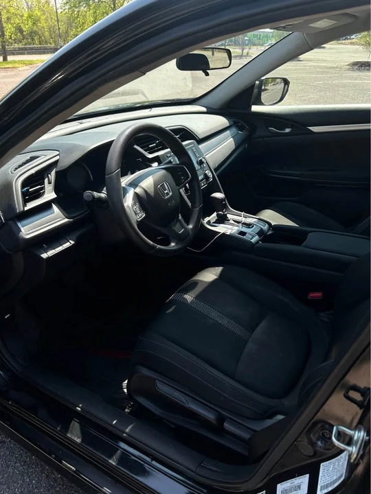 2018 Honda Civic 10th Gen - Image 7 of 15