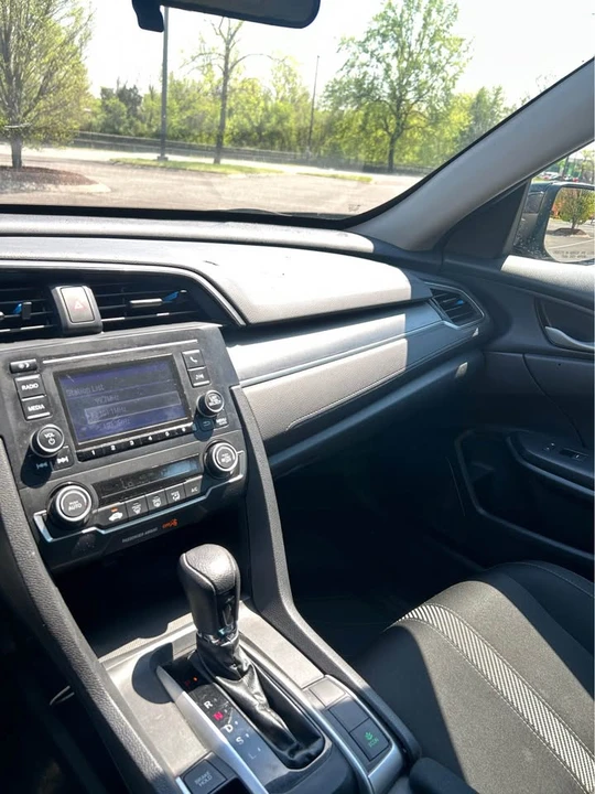 2018 Honda Civic 10th Gen - Image 8 of 15