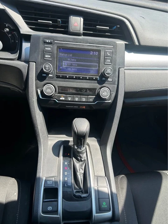 2018 Honda Civic 10th Gen - Image 9 of 15