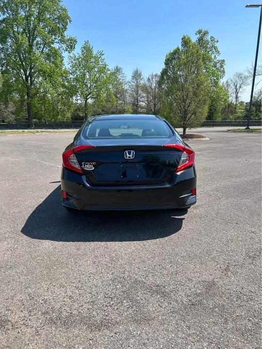 2018 Honda Civic 10th Gen - Image 6 of 15